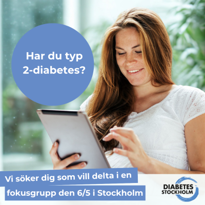 en kvinna tittar i sin ipad