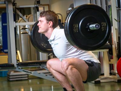 daniel möller tränar tyngdlyftning